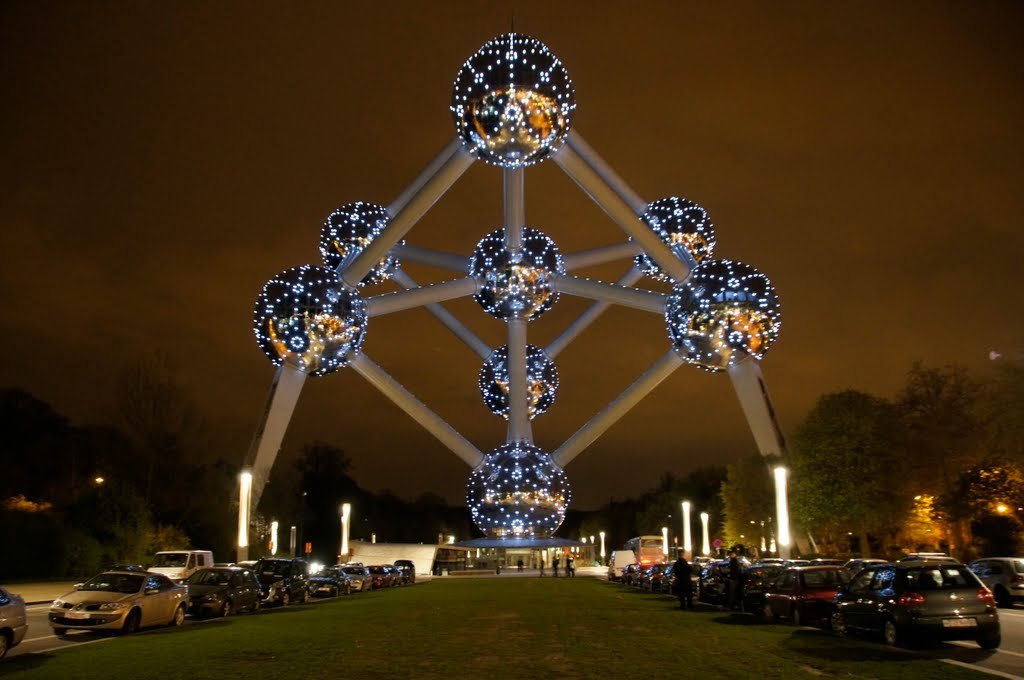 Atomium sparkles beautifully with 2,970 lights